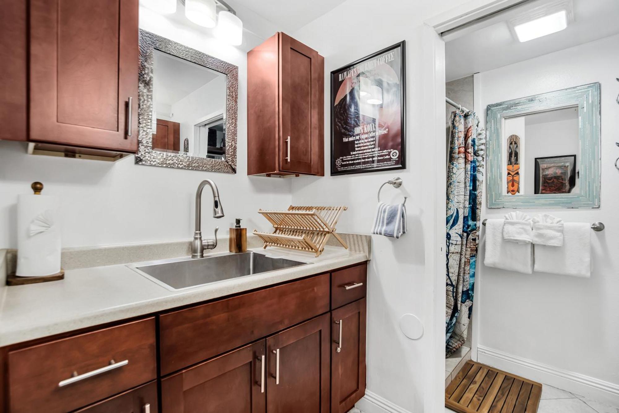 Downtown Hawaiian Paradise Condo With Hot Tub, Pool & Beach - Kona Islander Inn Kailua-Kona Exterior photo
